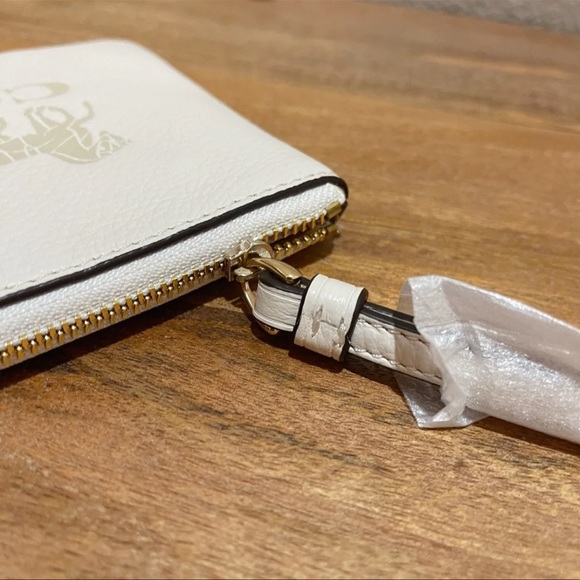 NWT! Coach Jes Corner Zip Wristlet - Picture 4 of 8